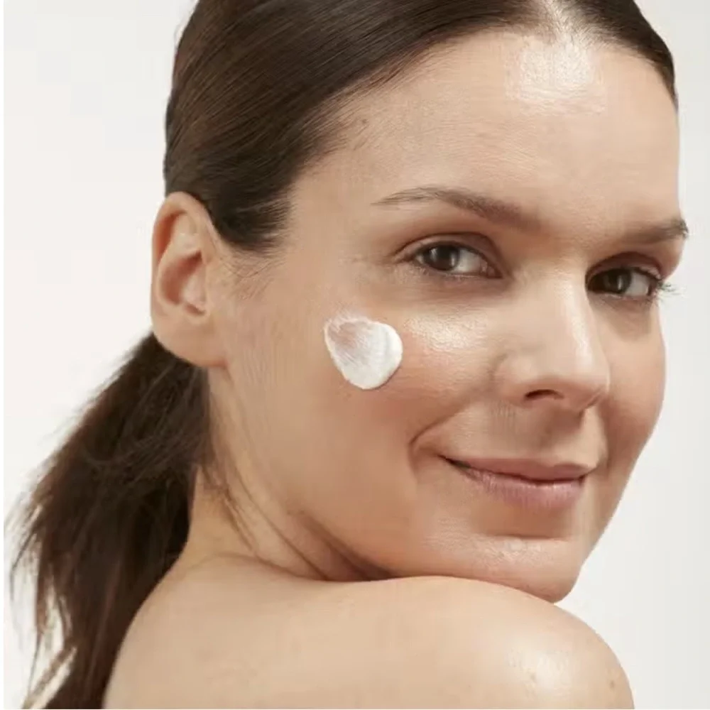 Elemis Clarifying Clay Wash 150mls - Picture 3 of 11